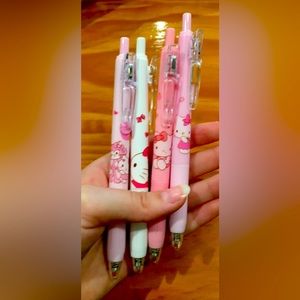 Hello kitty pens 🩷🩷